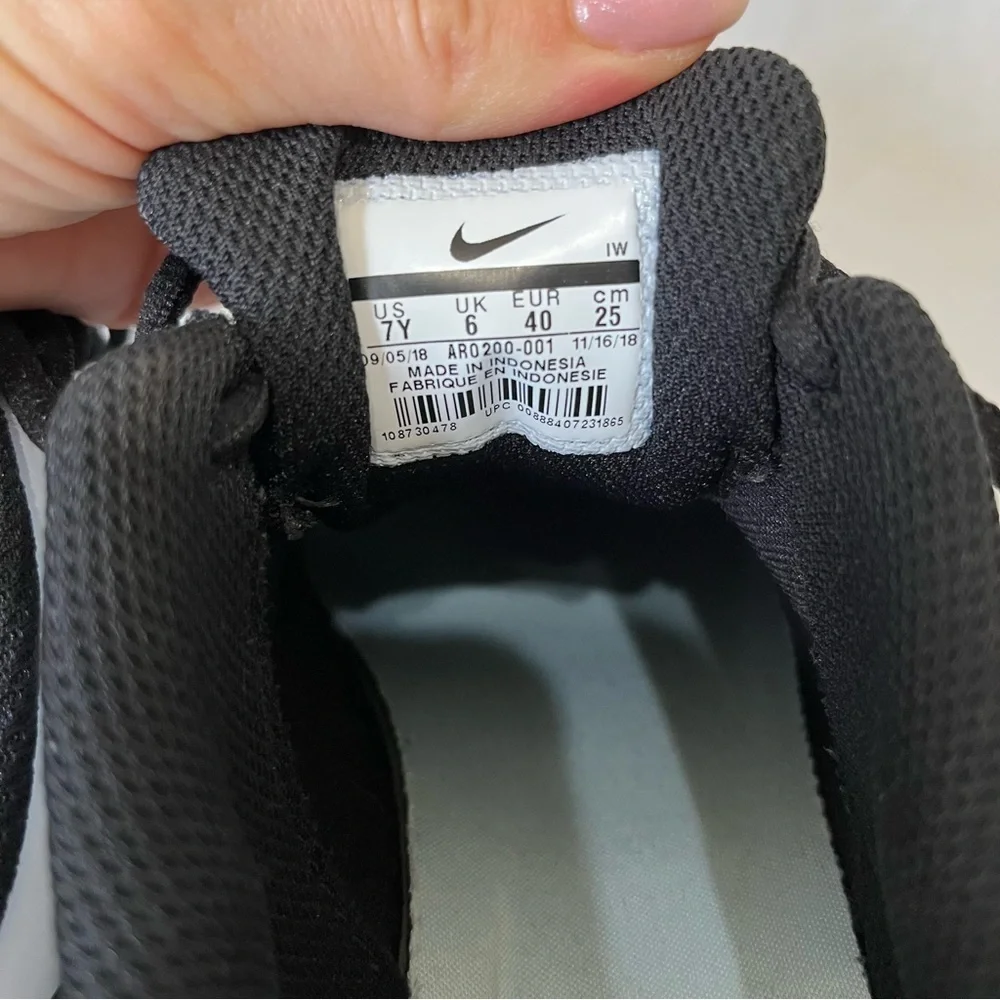 Nike AR0200-001 Sneakers